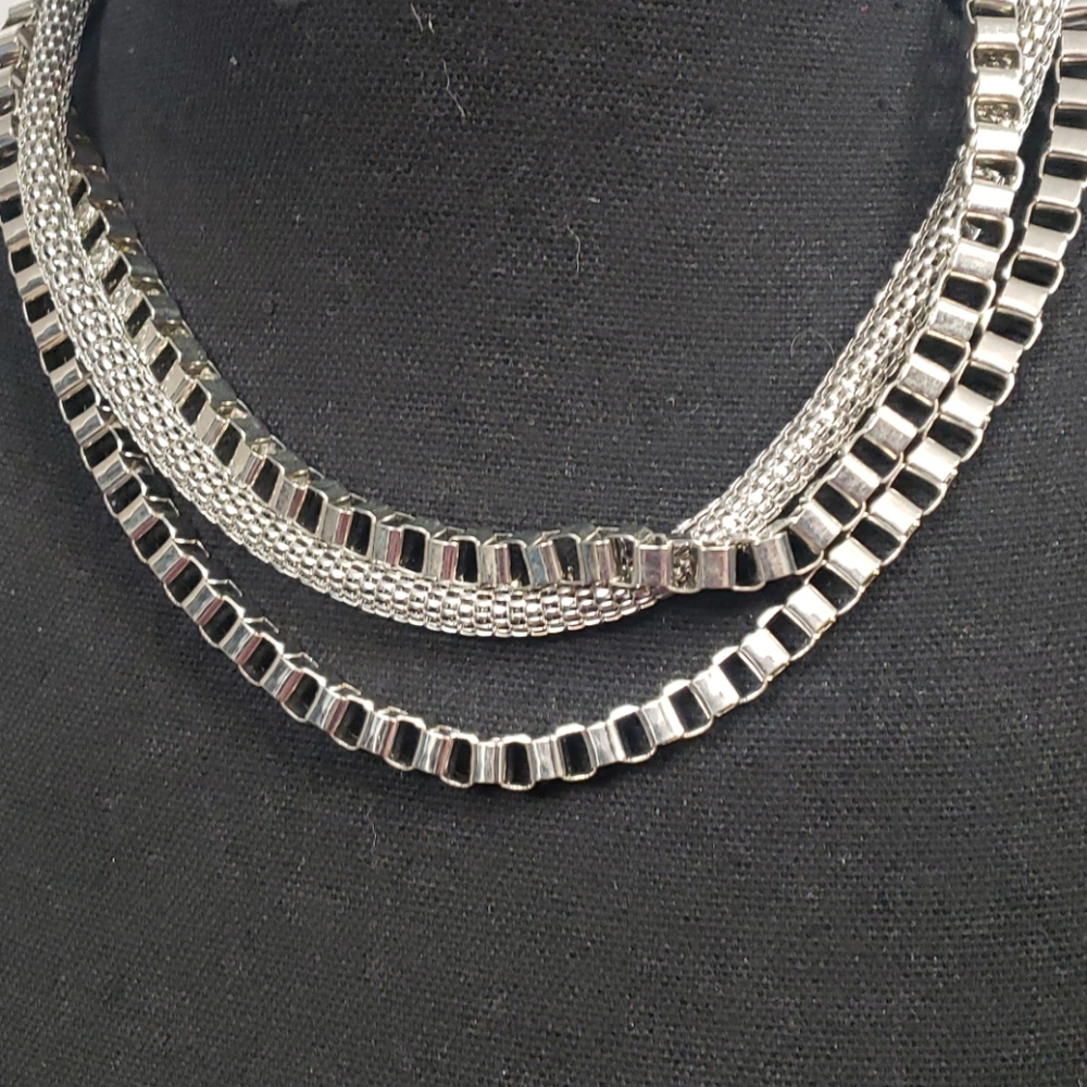 3 Necklaces - Picture 5 of 5
